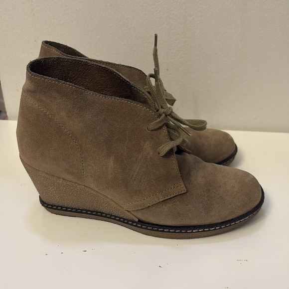 J.Crew Tan Suede Ankle Boots Size 7 - Picture 4 of 9
